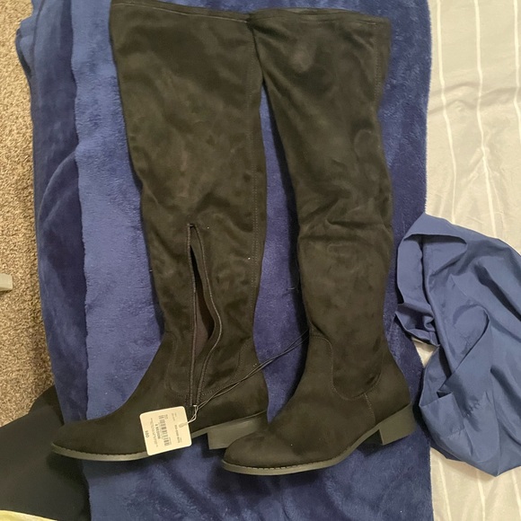 Over the knee boots! - Picture 2 of 4